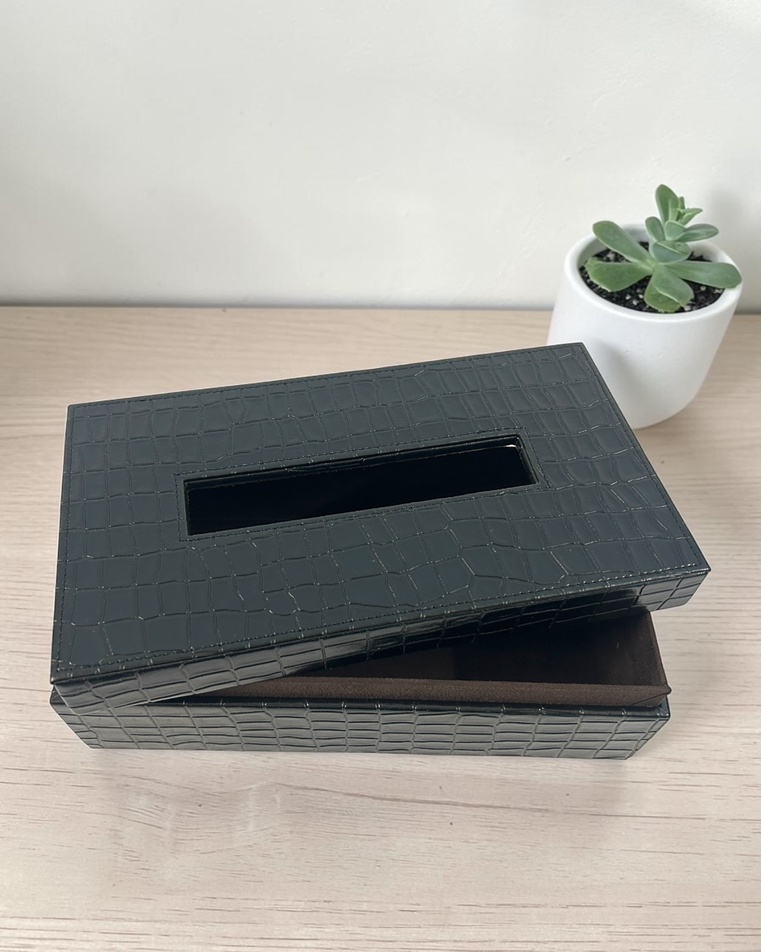 Premium leatherite Tissue box
