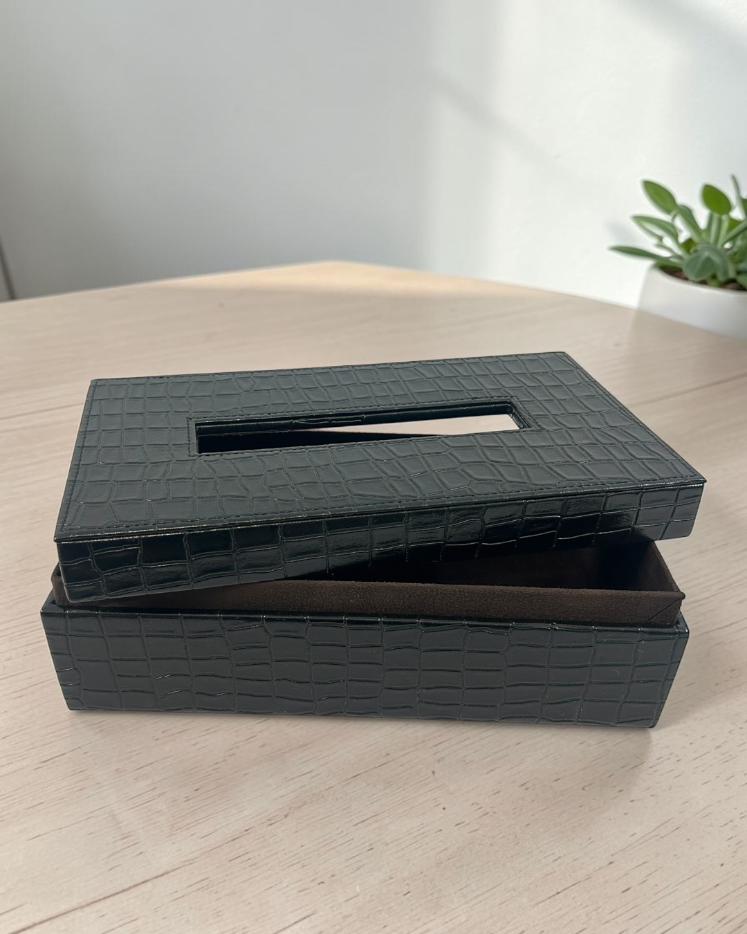 Premium leatherite Tissue box