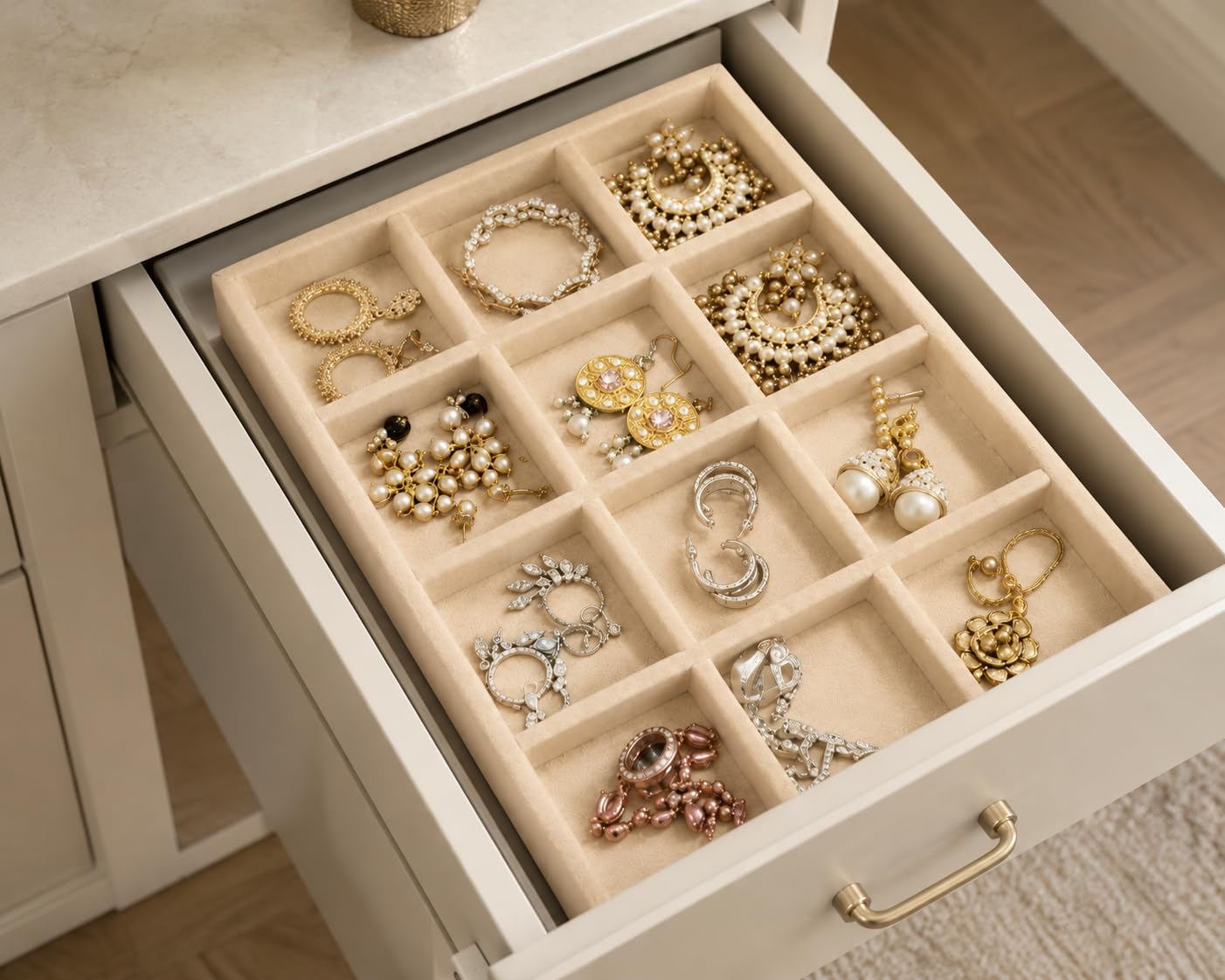 La Trove 12 Slot Velvet Jewelry Tray for Earrings, Jhumkas & Chains, Cream | Soft lined sections hold earrings, bracelets & small accessories; keeps items sorted in drawer, wardrobe & dressing table